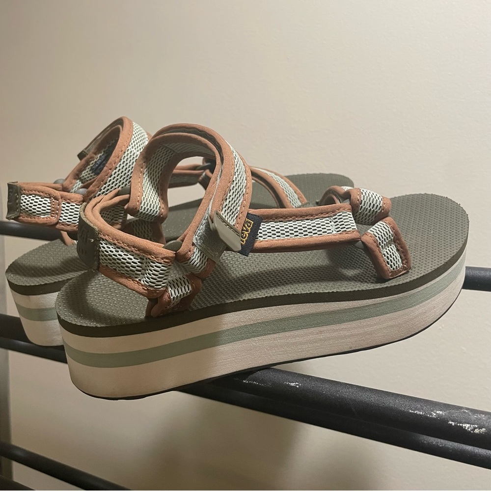 Teva’s ✨ - Picture 2 of 4